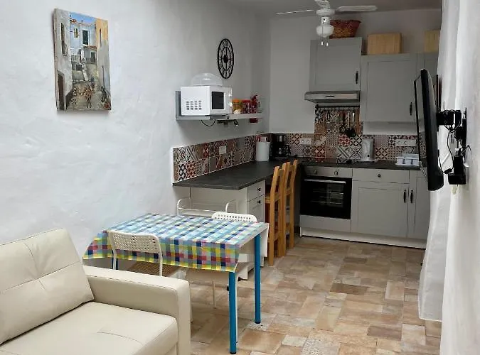 Cheerful One Bedroom Townhouse With Patio Archez